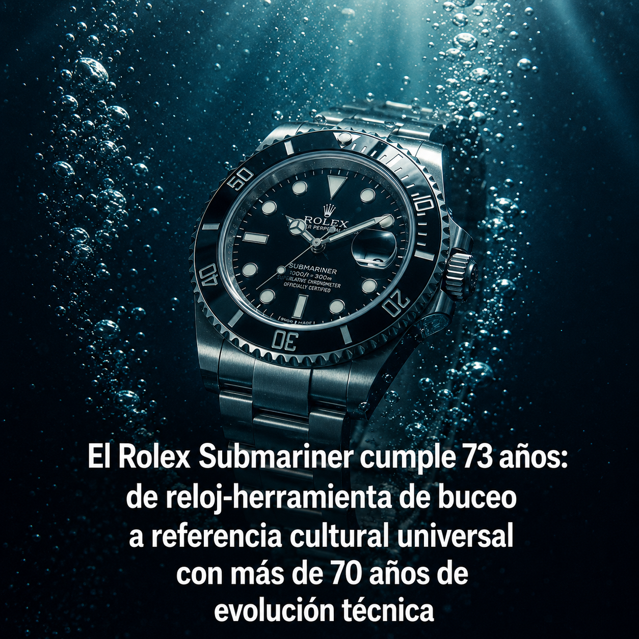 Rolex Submariner clásico bajo el agua con burbujas de aire y luz azul-verde, representando los 73 años del icónico reloj de buceo