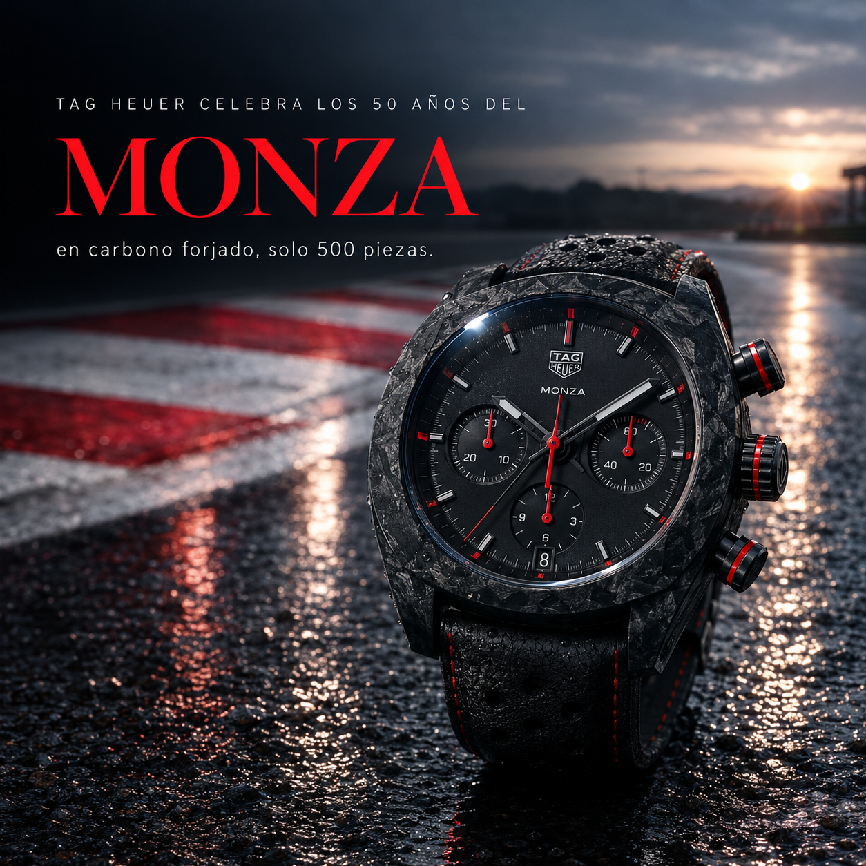TAG Heuer Monza Flyback Chronograph Carbon con caja de carbono forjado y detalles rojos sobre el asfalto de un circuito